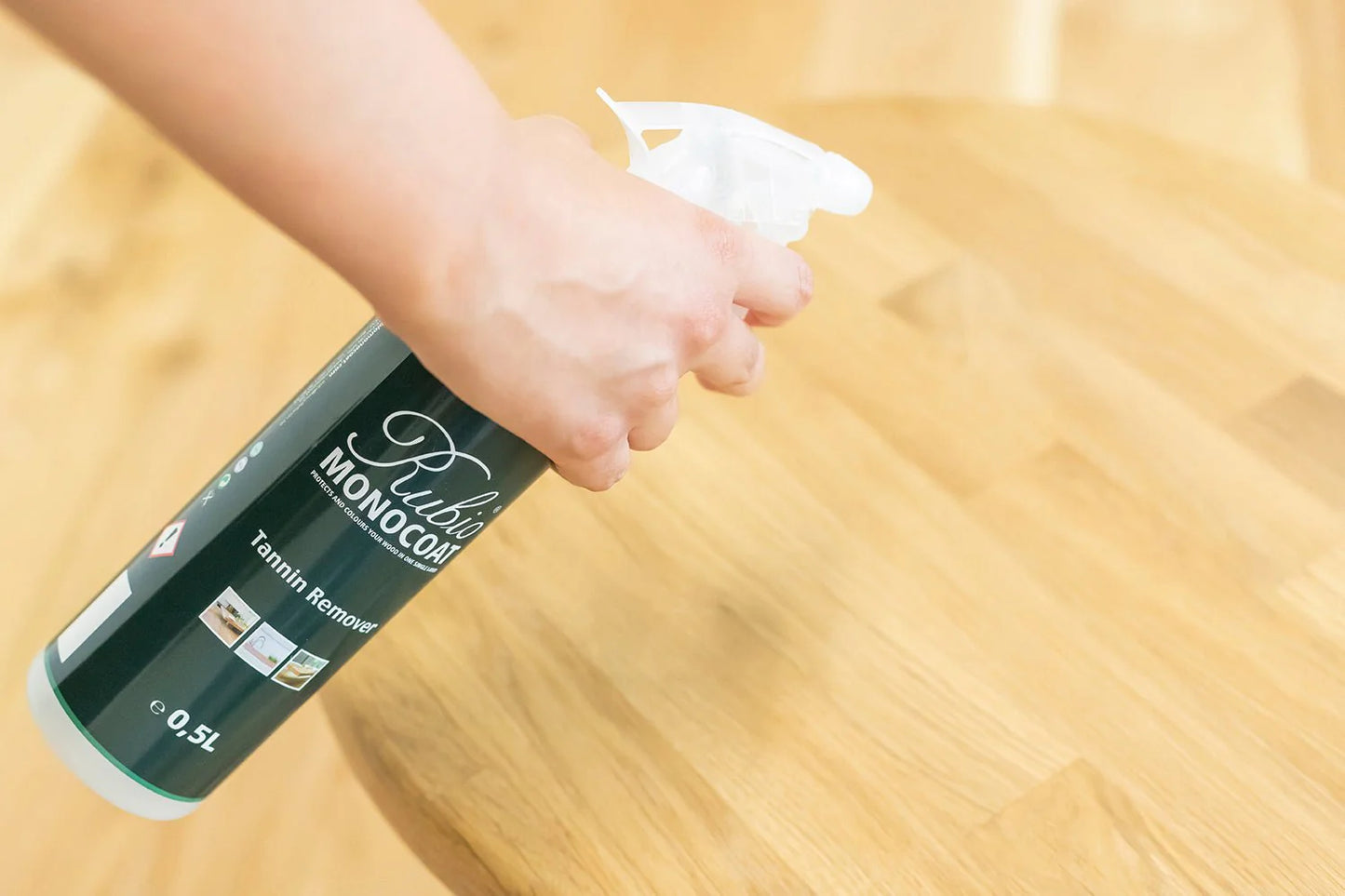 Tannin Remover – removes dark tannin stains on dining tables