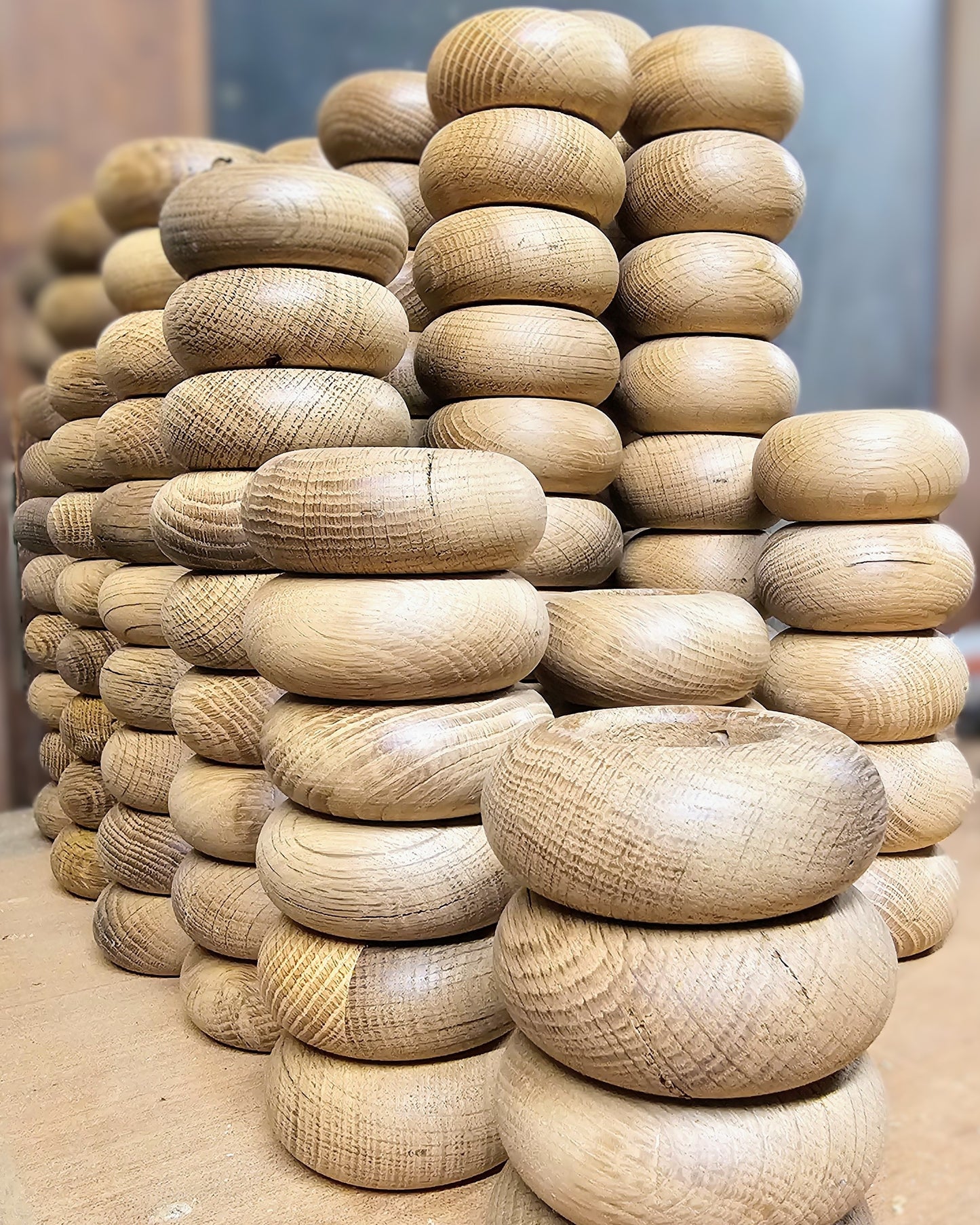 Eos - candlestick in recycled oak wood